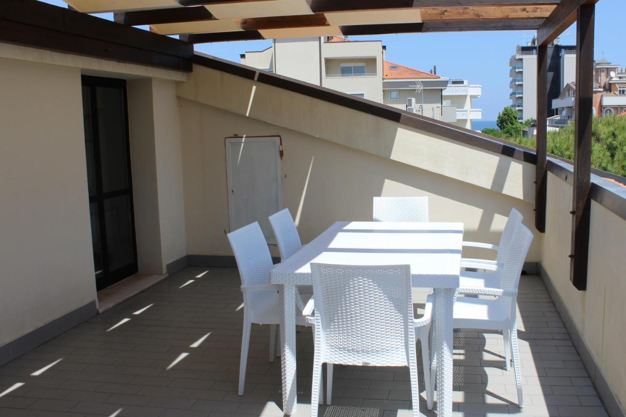 Residence Caterina Cattolica Exterior foto